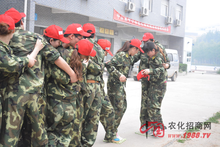 ͨ�^�M�Ɂ��R�d�Ҷ��������˴�֮�gҪ�໥�f(xi��)�����໥������Ҫ���ø����ͷ�I(xi��n)��