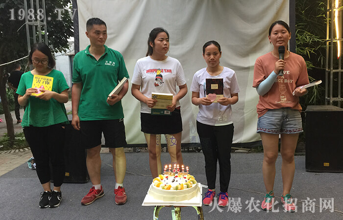 ����������