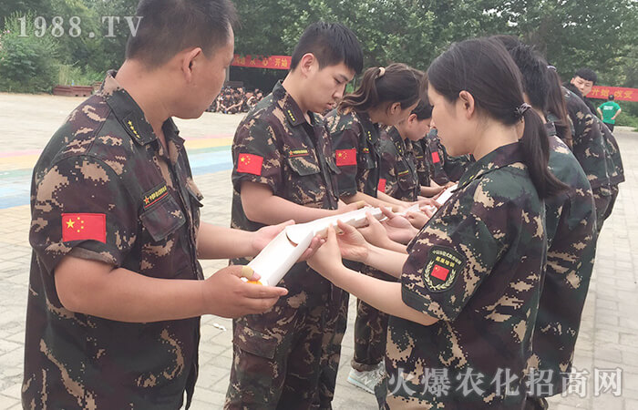 ����������