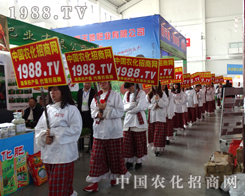 �ɐ�(��i)��С���(y��ng)΢Ц�浽ÿһλ��չ��