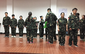 ���س��Z����Ը�����Լ��S�µđ��P�Z�ԣ�